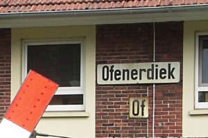 Bahnübergang am ehemaligen Bahnhof Ofenerdiek