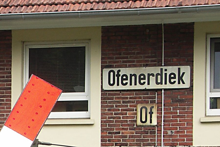 Bahnübergang am ehemaligen Bahnhof Ofenerdiek